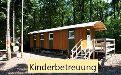 Kinderbetreuung mit Untertitel